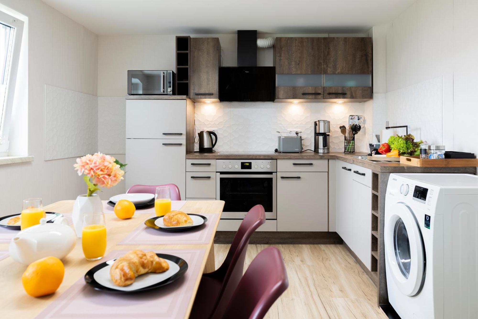 Design Maisonette - 24H Self-Check-In - Bis 7 Pers - In Direkter Weihernaehe - Parkplatz - Wifi - Balkon -Terrasse - Radwege Schiffweiler ภายนอก รูปภาพ