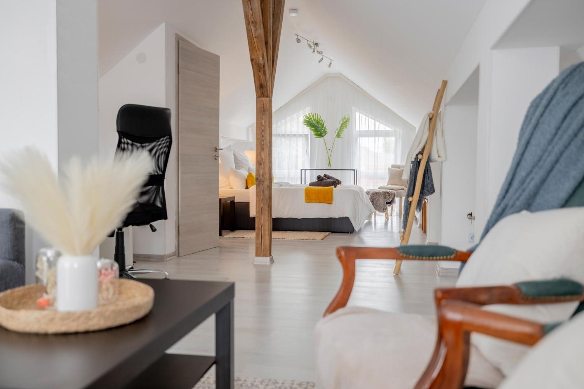 Design Maisonette - 24H Self-Check-In - Bis 7 Pers - In Direkter Weihernaehe - Parkplatz - Wifi - Balkon -Terrasse - Radwege Schiffweiler ภายนอก รูปภาพ
