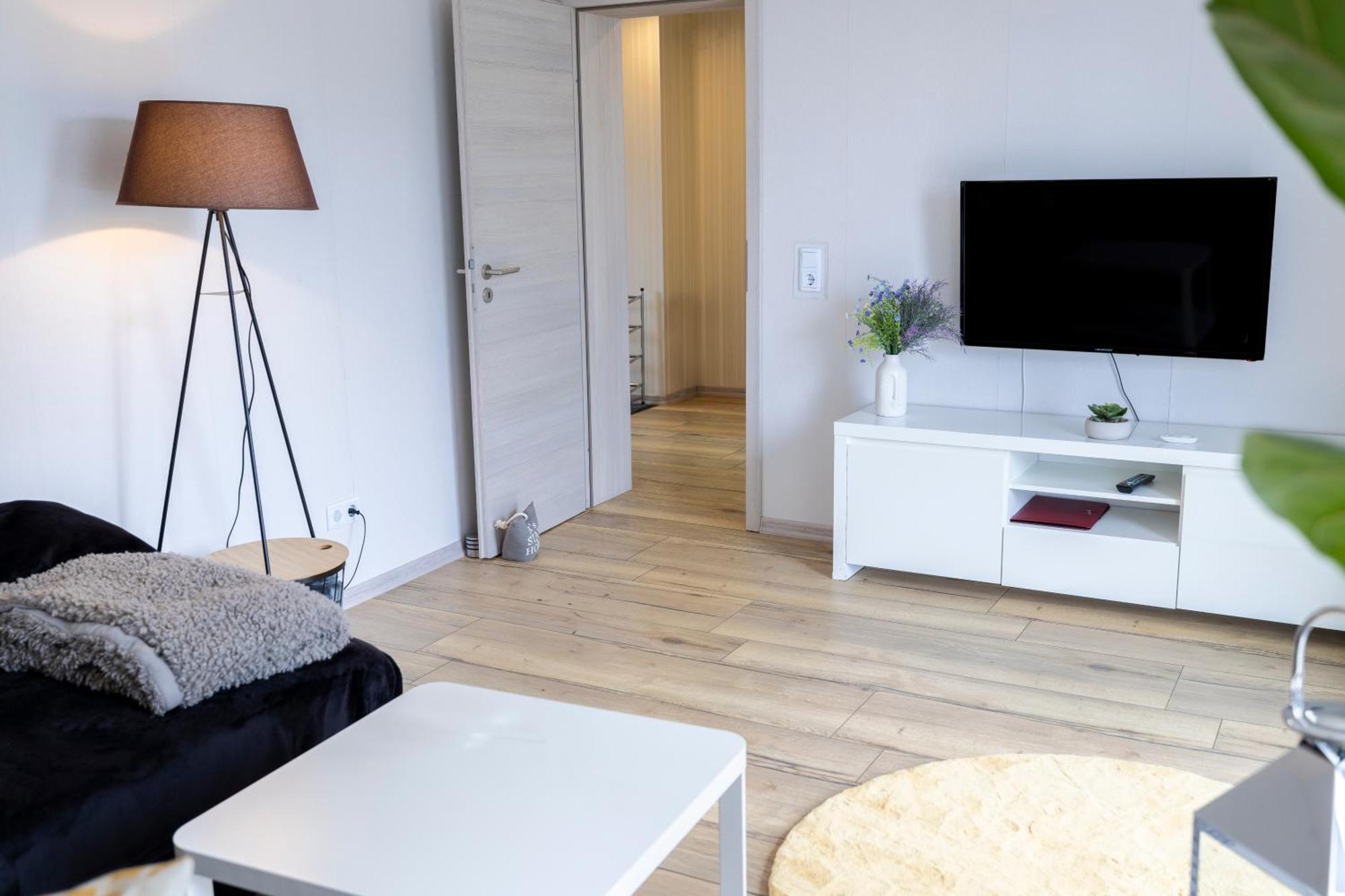 Design Maisonette - 24H Self-Check-In - Bis 7 Pers - In Direkter Weihernaehe - Parkplatz - Wifi - Balkon -Terrasse - Radwege Schiffweiler ภายนอก รูปภาพ