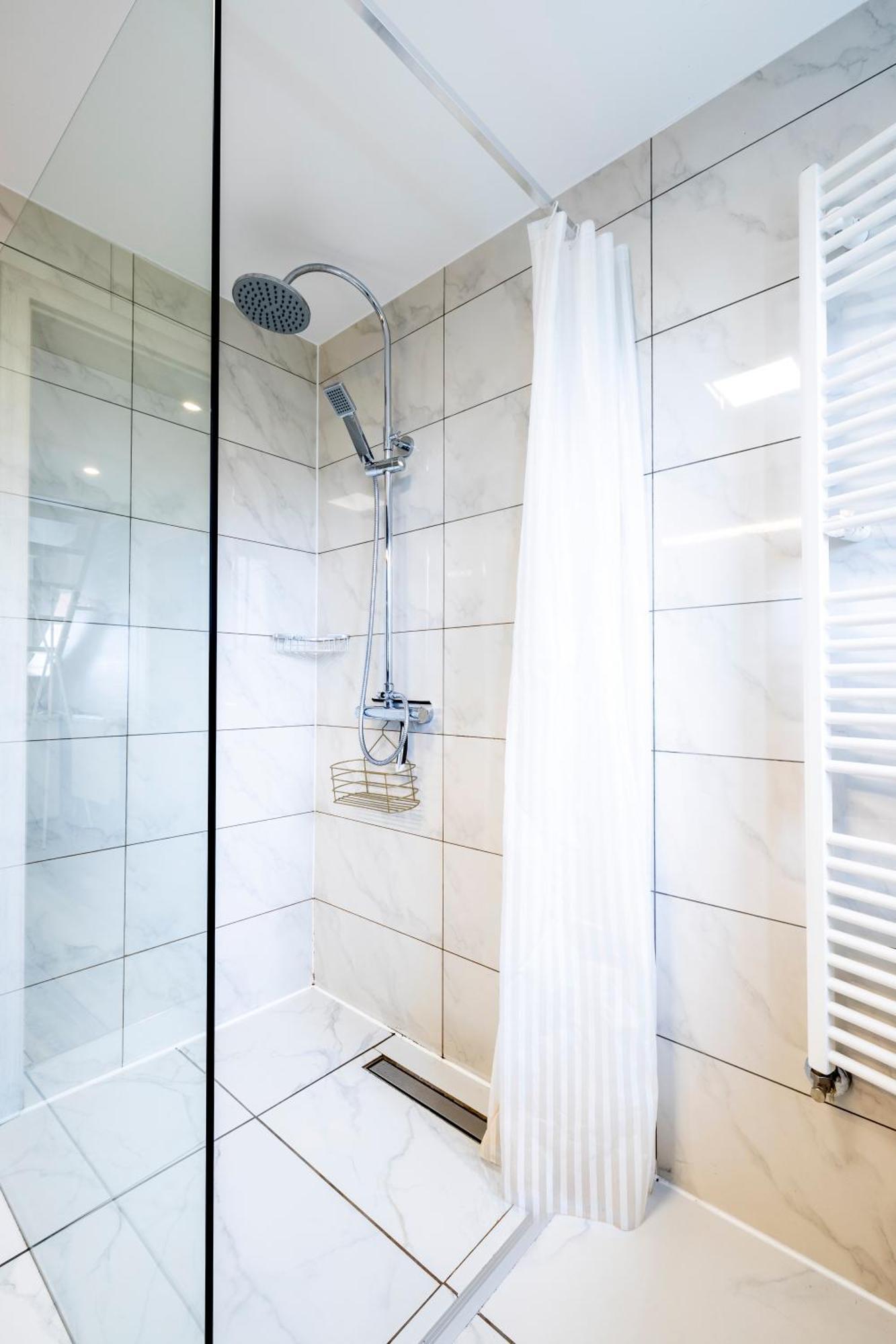 Design Maisonette - 24H Self-Check-In - Bis 7 Pers - In Direkter Weihernaehe - Parkplatz - Wifi - Balkon -Terrasse - Radwege Schiffweiler ภายนอก รูปภาพ