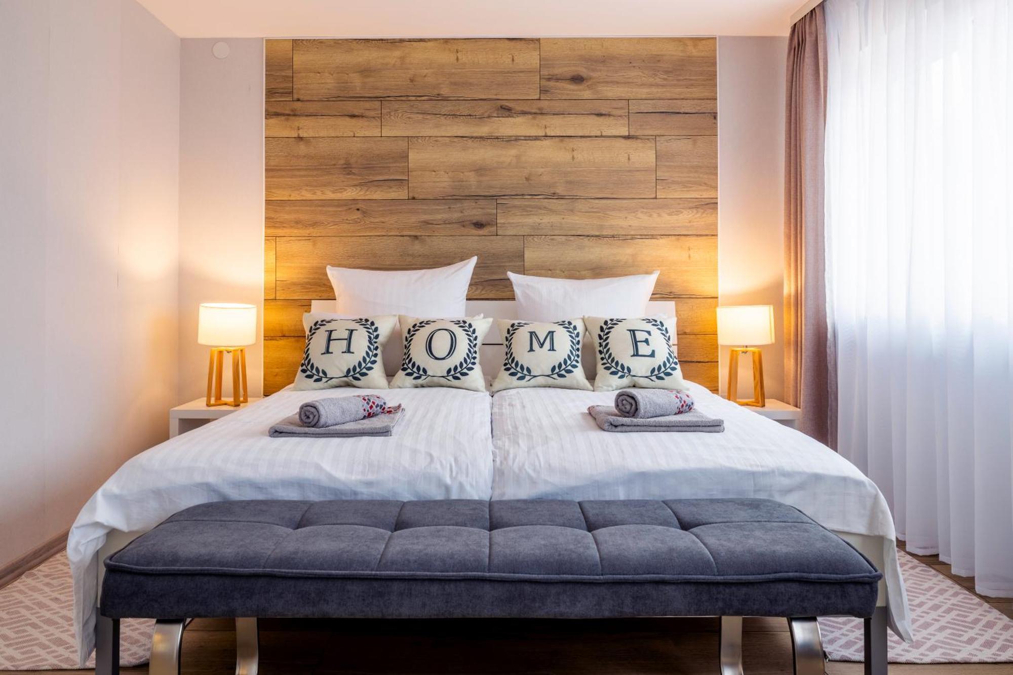 Design Maisonette - 24H Self-Check-In - Bis 7 Pers - In Direkter Weihernaehe - Parkplatz - Wifi - Balkon -Terrasse - Radwege Schiffweiler ภายนอก รูปภาพ